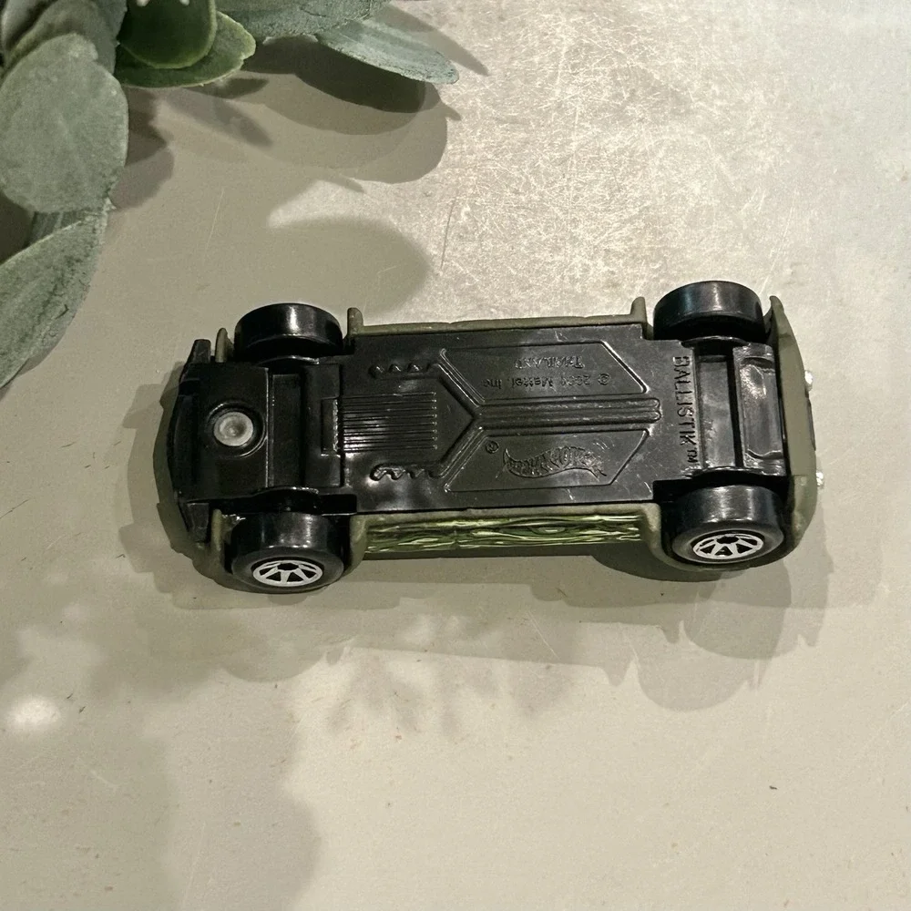Hot Wheels—Ballistik Matte‎ Green & Flames Die Cast Car 2001